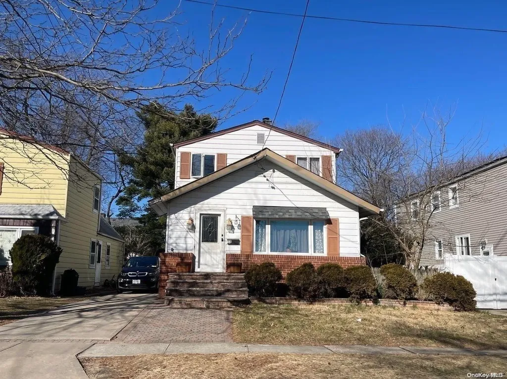 58 Lakeview Avenue Lynbrook NY 11563