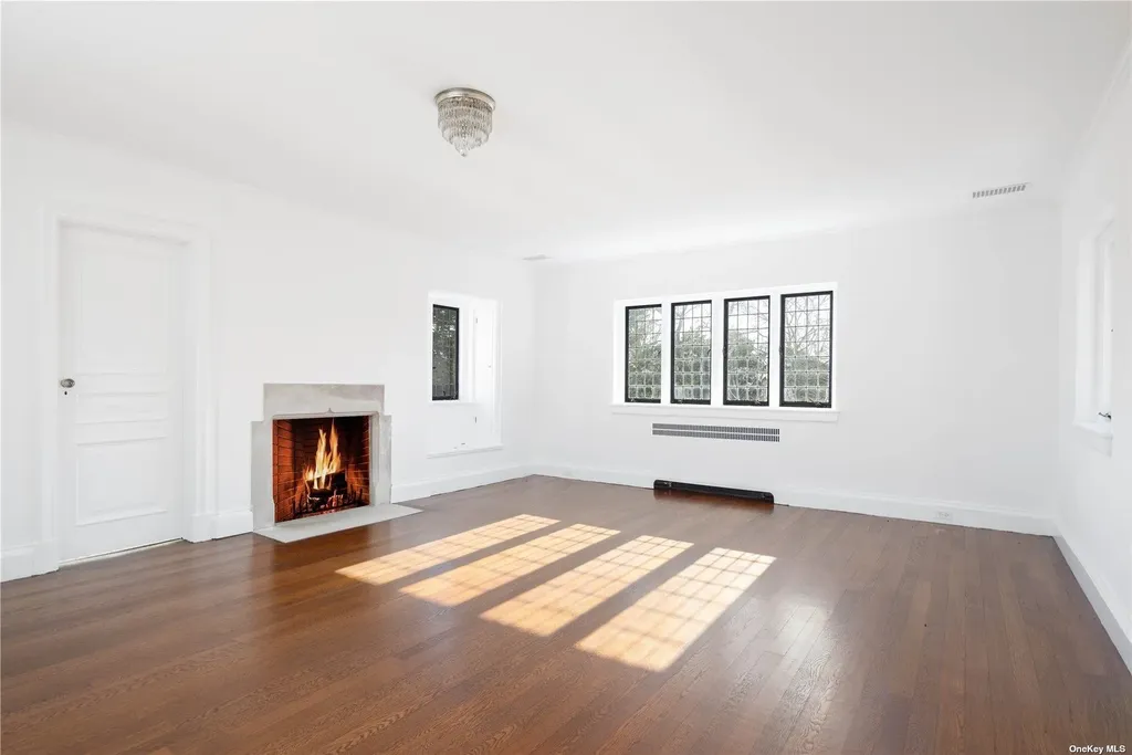 16 Tuthill Lane Remsenburg NY 11960