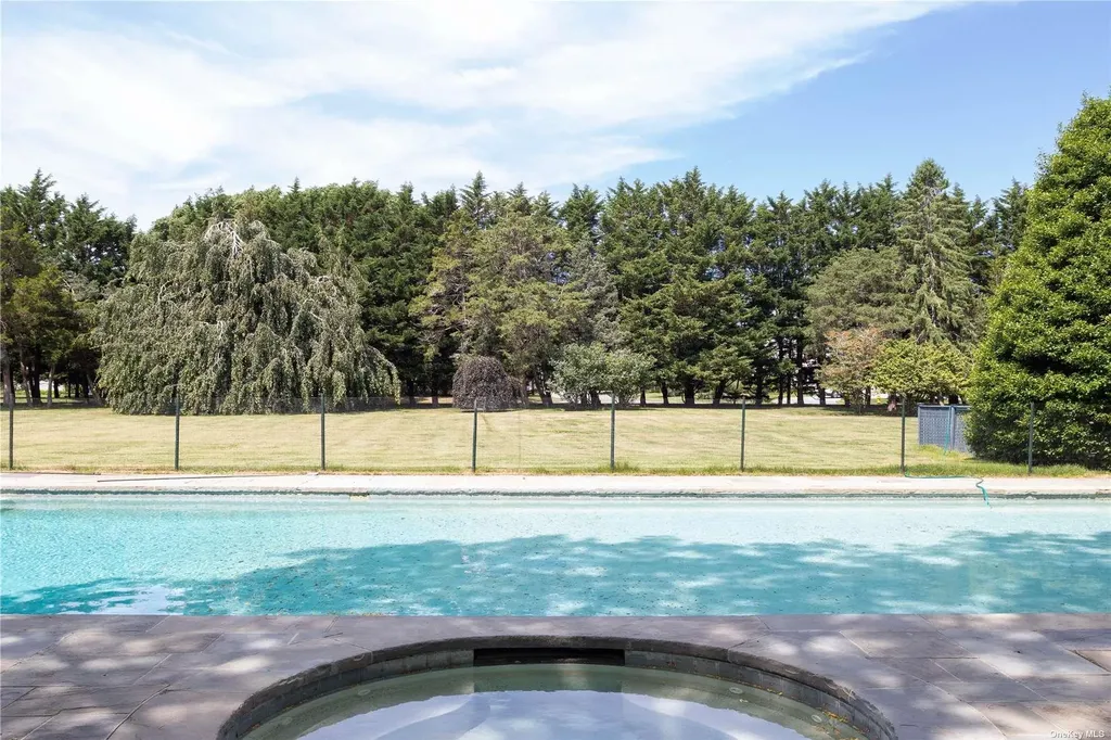 16 Tuthill Lane Remsenburg NY 11960