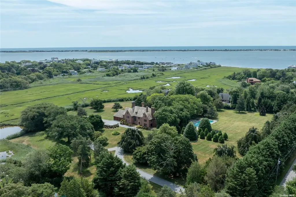 16 Tuthill Lane Remsenburg NY 11960