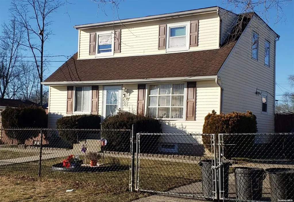 31 E Locust Street Central Islip NY 11722