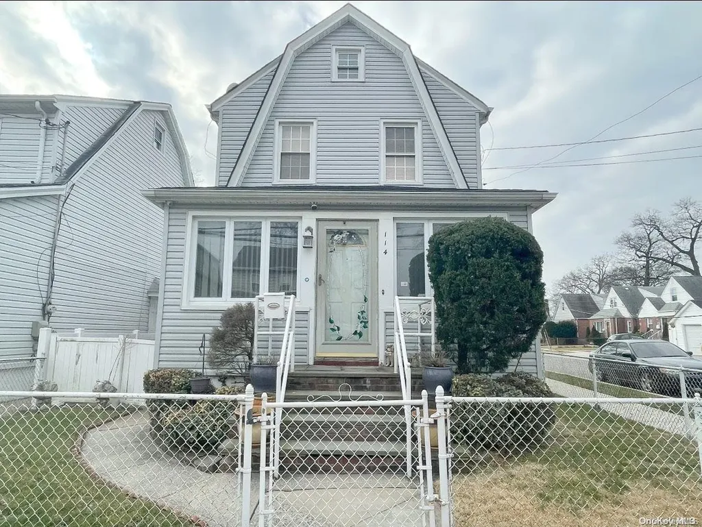 114 Pilgrim Place Valley Stream NY 11580