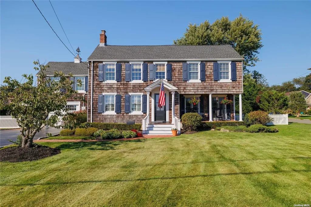 40 Sequams Way West Islip NY 11795