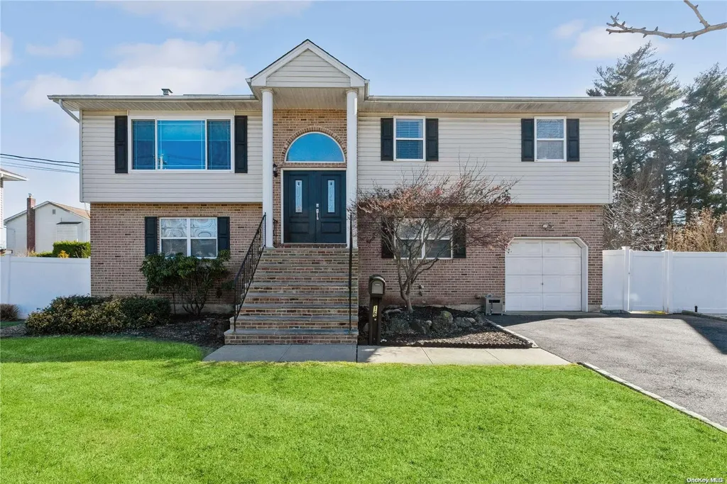 16 Pine Avenue Bethpage NY 11714