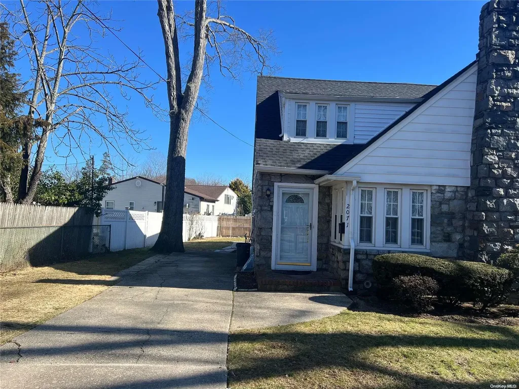 2073 Hillside Avenue Bellmore NY 11710