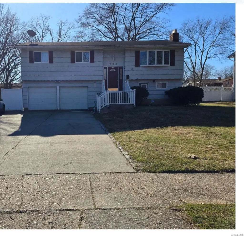 982 Commack Road Brentwood NY 11717