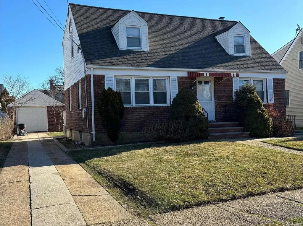 220 Mckinley Parkway Mineola NY 11501