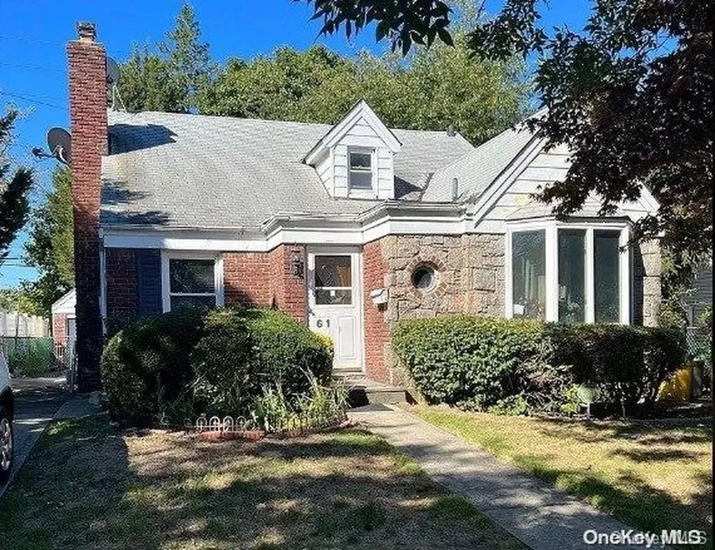 61 Harris Avenue Hewlett NY 11557