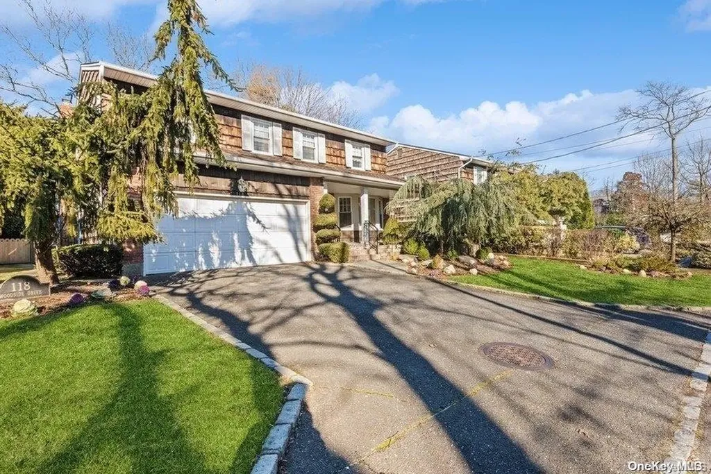 118 Woodside Drive Hewlett NY 11557