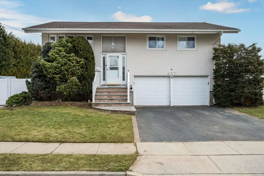 422 N Central Drive Massapequa NY 11758