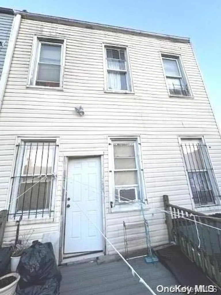 518 Autumn Avenue Brooklyn NY 11208