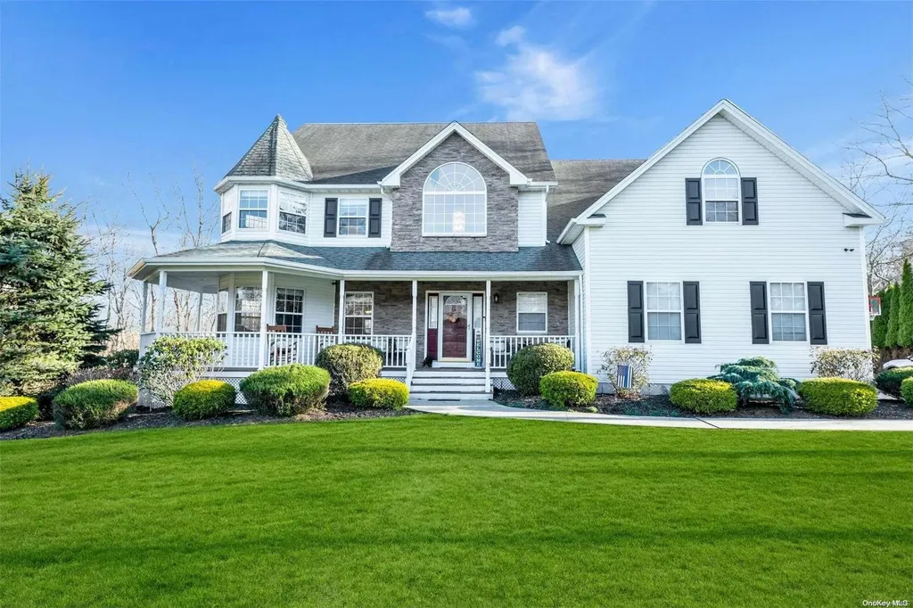 2 Oak Ridge Court Manorville NY 11949