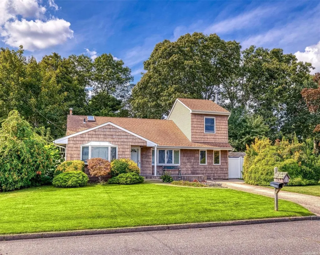 20 Larry Road Selden NY 11784