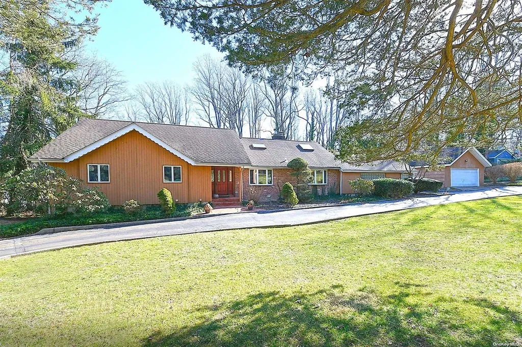 32 Redwood Drive Dix Hills NY 11746