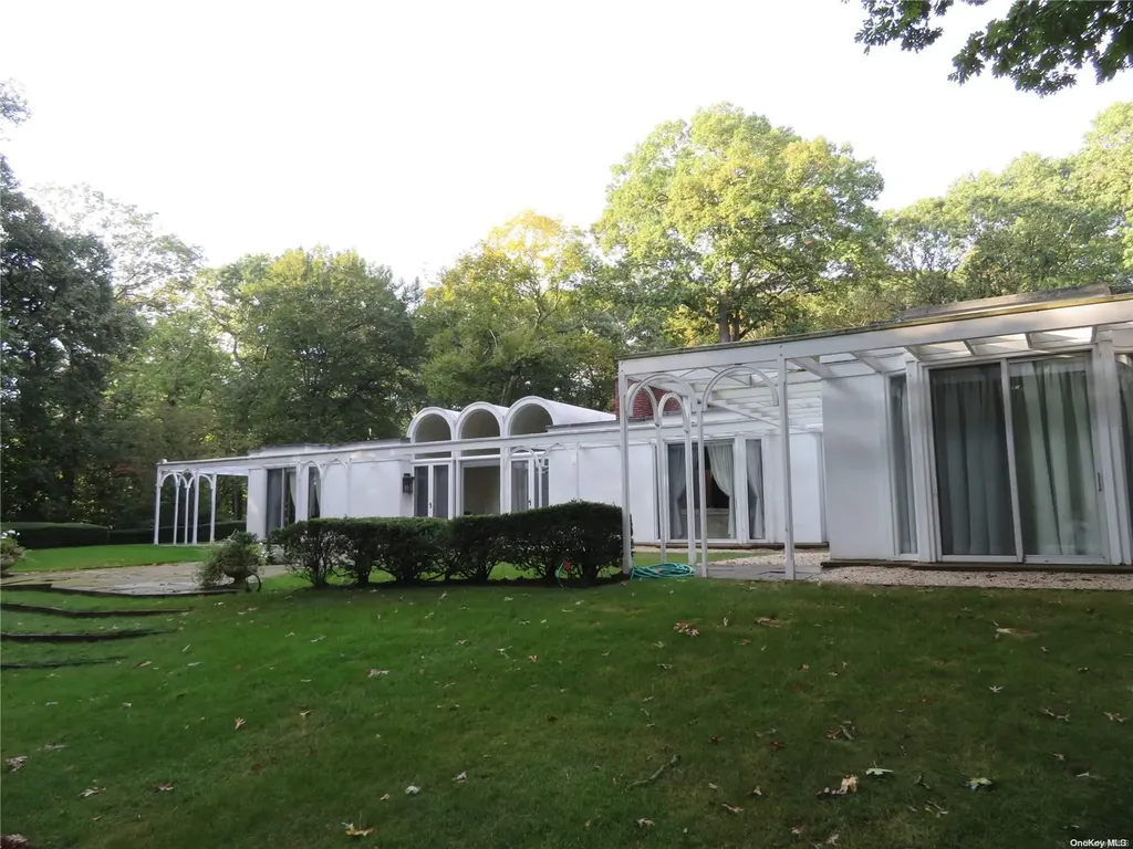 156 Horseshoe Road Mill Neck NY 11765
