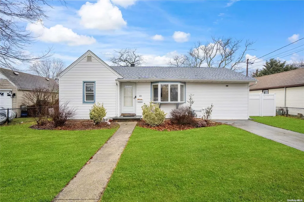 45 Birs Avenue Lindenhurst NY 11757