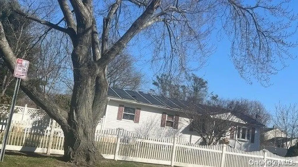 37 3rd Street Brentwood NY 11717