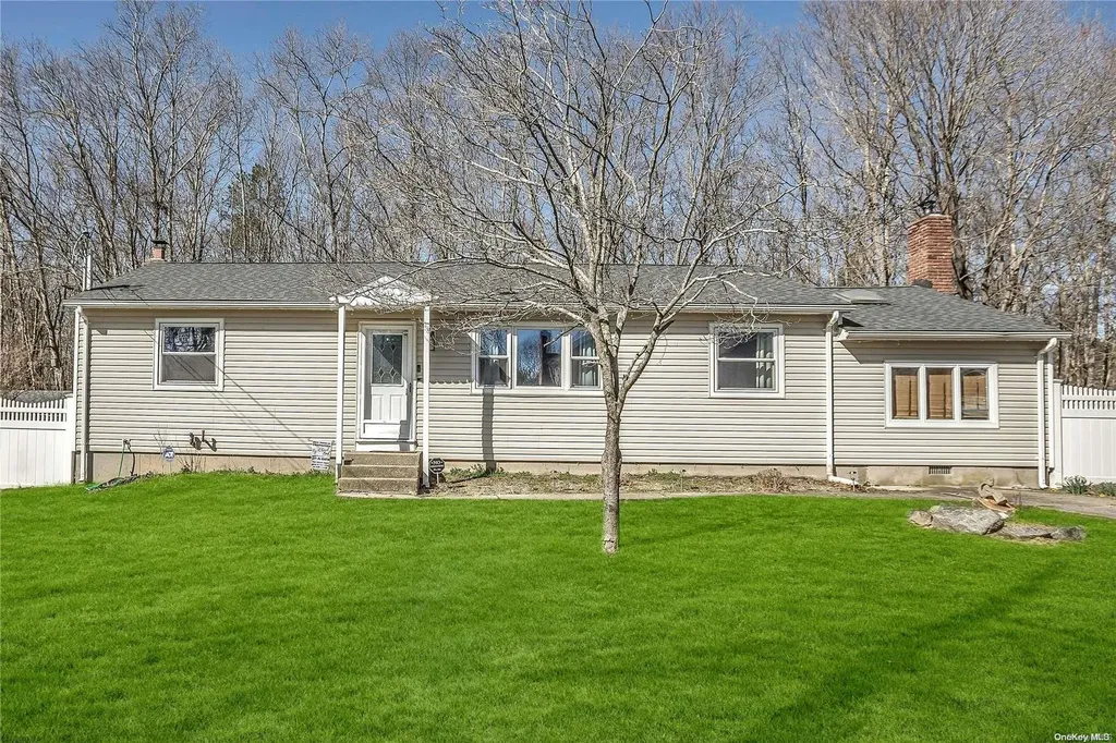 64 Cheemaun Trail Ridge NY 11961
