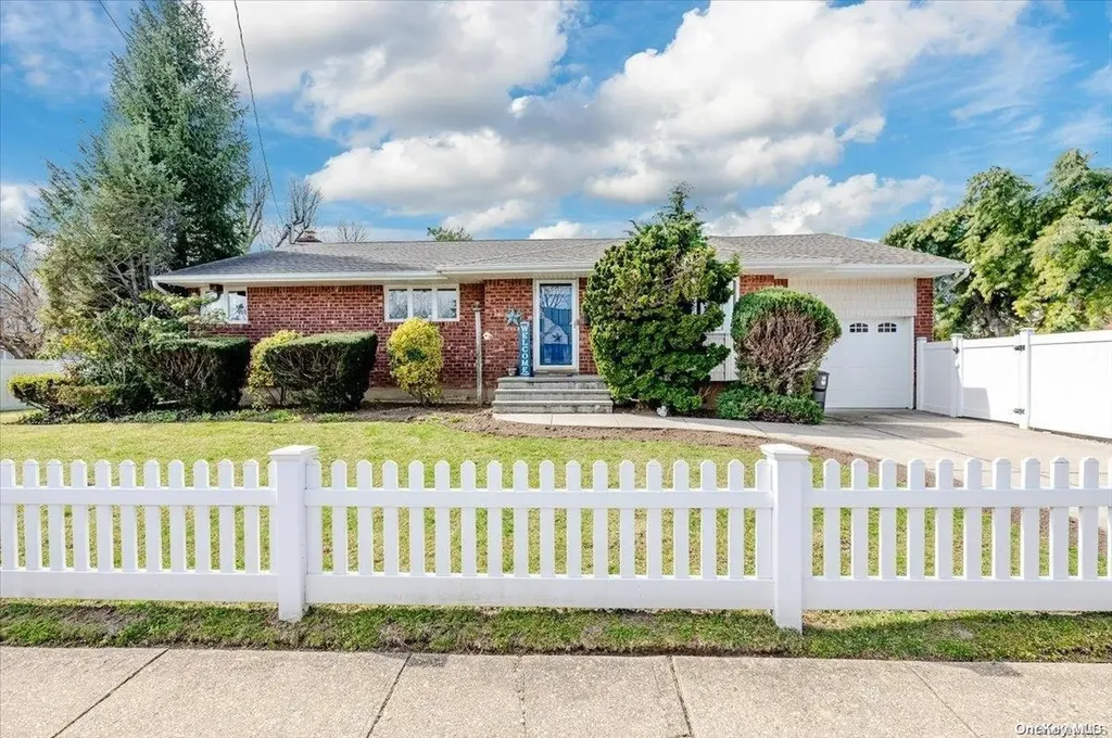 2912 Saint Johns Road Oceanside NY 11572
