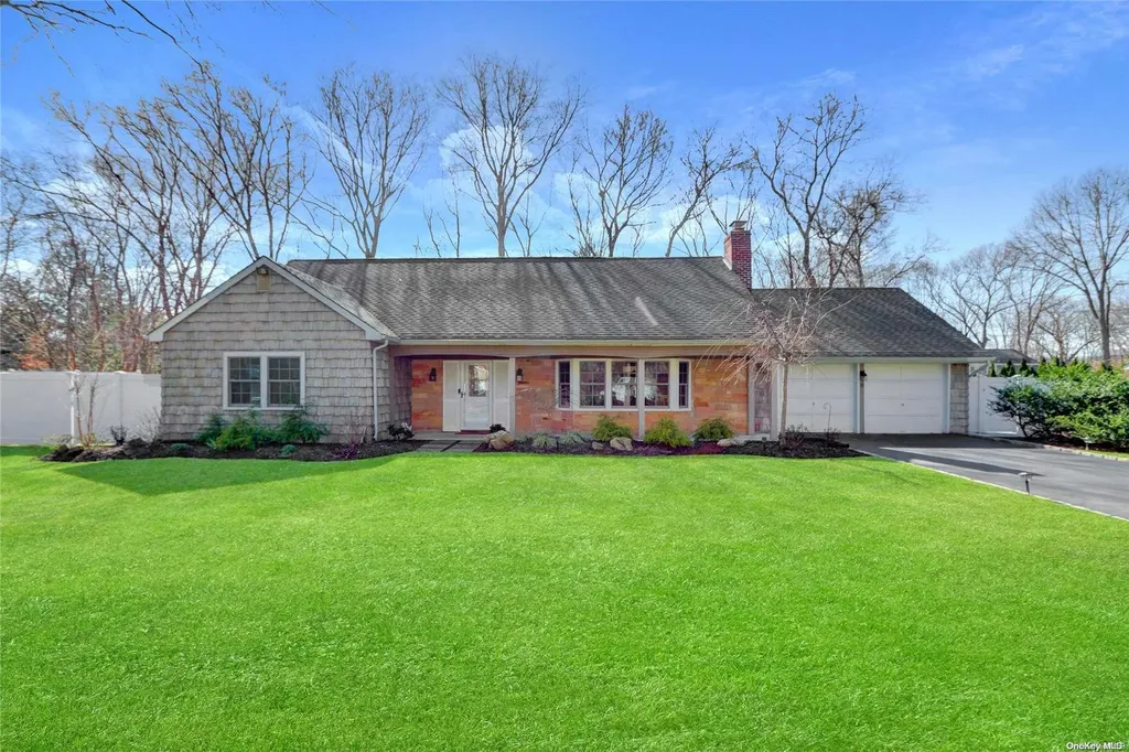 8 Sandstone Lane Stony Brook NY 11790