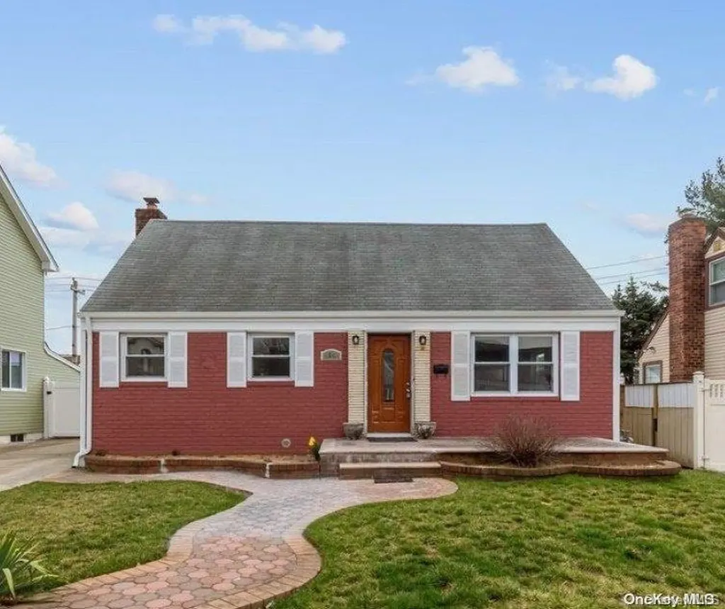 154 Sterling Road Elmont NY 11003