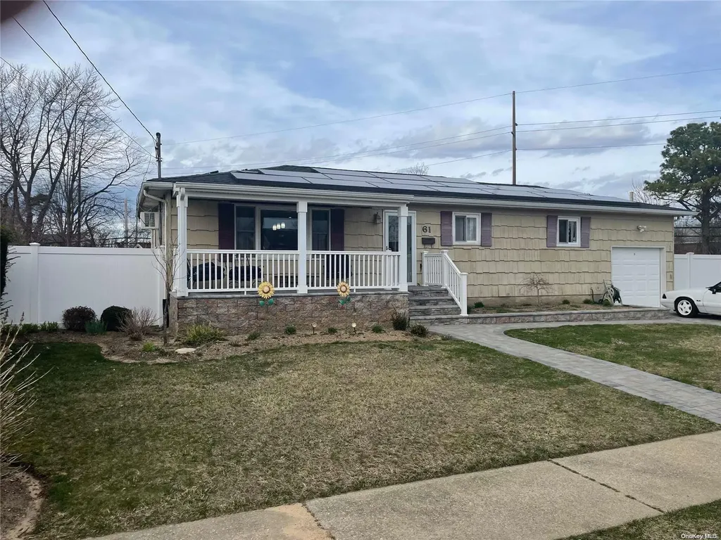 61 E Merritt Street Lindenhurst NY 11757