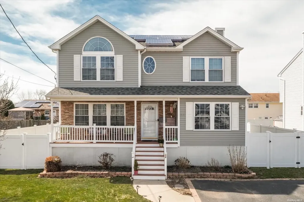 54 Surf Road Lindenhurst NY 11757