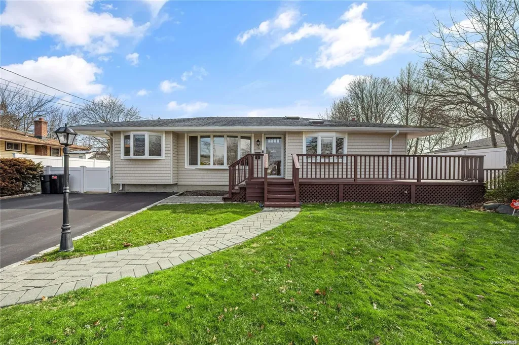 16 Sugarwood Lane Commack NY 11725