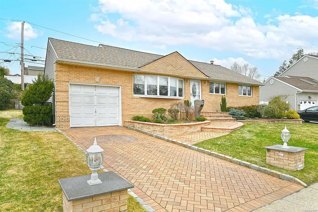28 Lark Avenue Old Bethpage NY 11804