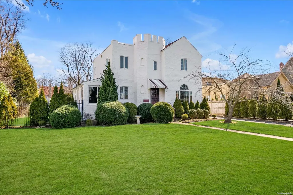 10 Fox Boulevard Massapequa NY 11758