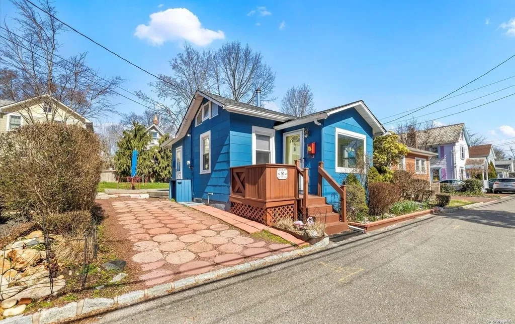 72 15th Avenue Sea Cliff NY 11579