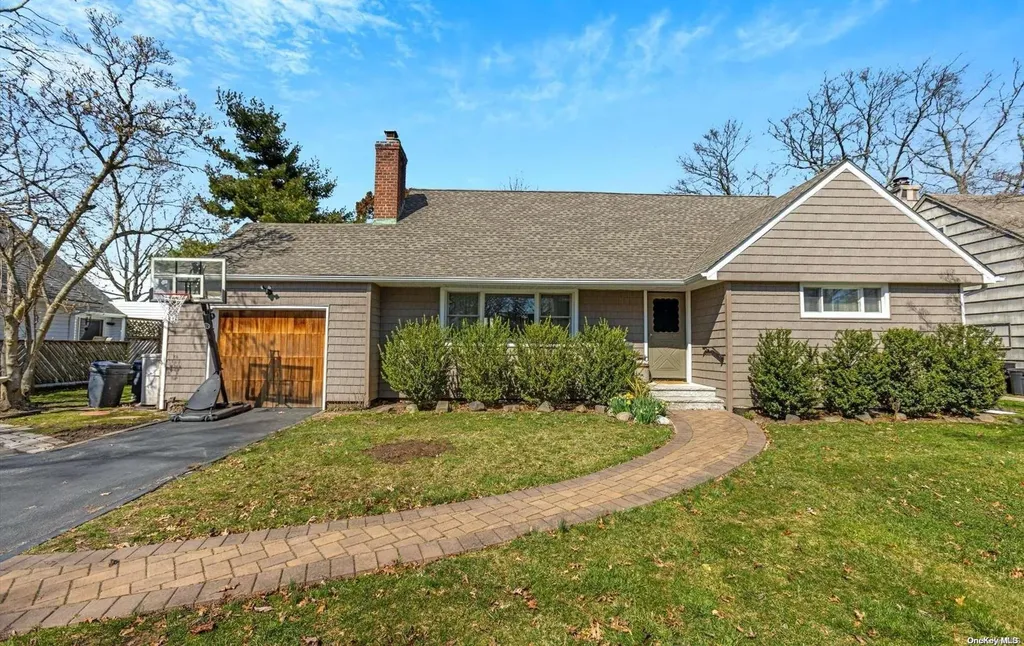 2111 Cayuga Drive Merrick NY 11566