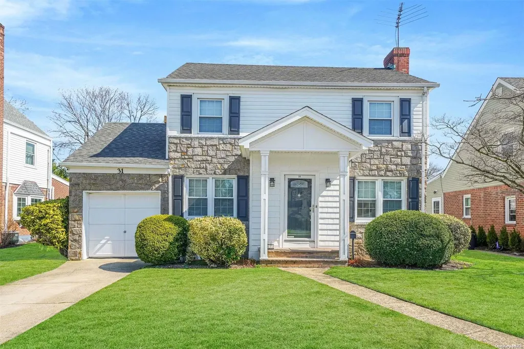31 Stevens Avenue Hempstead NY 11550