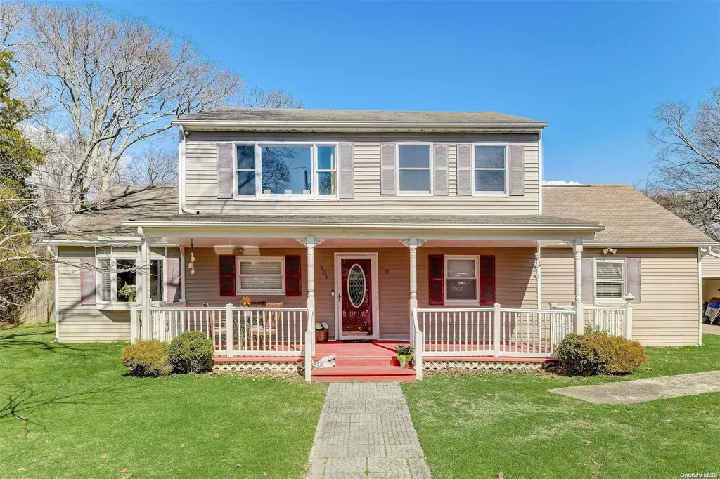 101 Manor Drive Shirley NY 11967