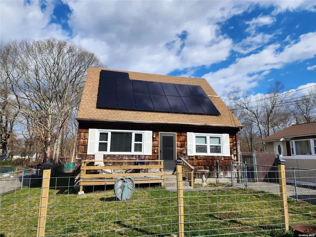 39 Beach Lane Coram NY 11727