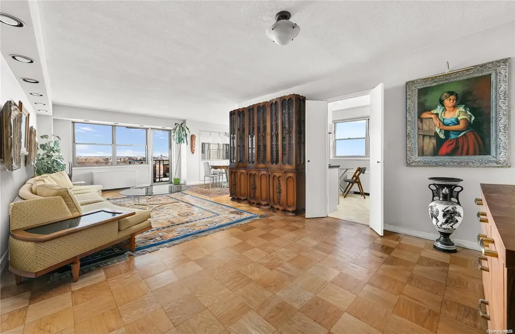 70-31 108 Forest Hills NY 11375