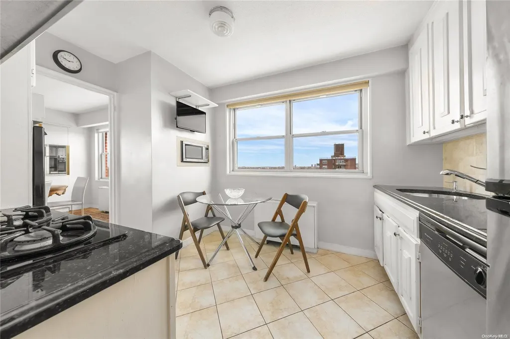 70-31 108 Forest Hills NY 11375