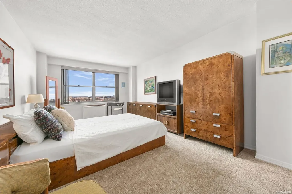 70-31 108 Forest Hills NY 11375