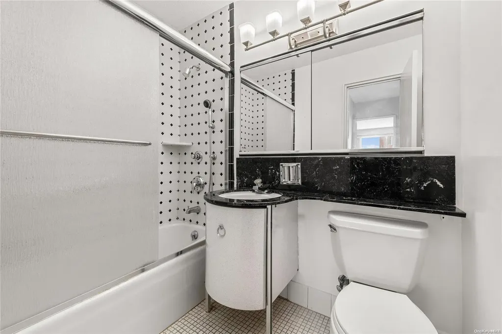 70-31 108 Forest Hills NY 11375