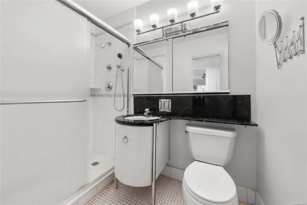 70-31 108 Forest Hills NY 11375