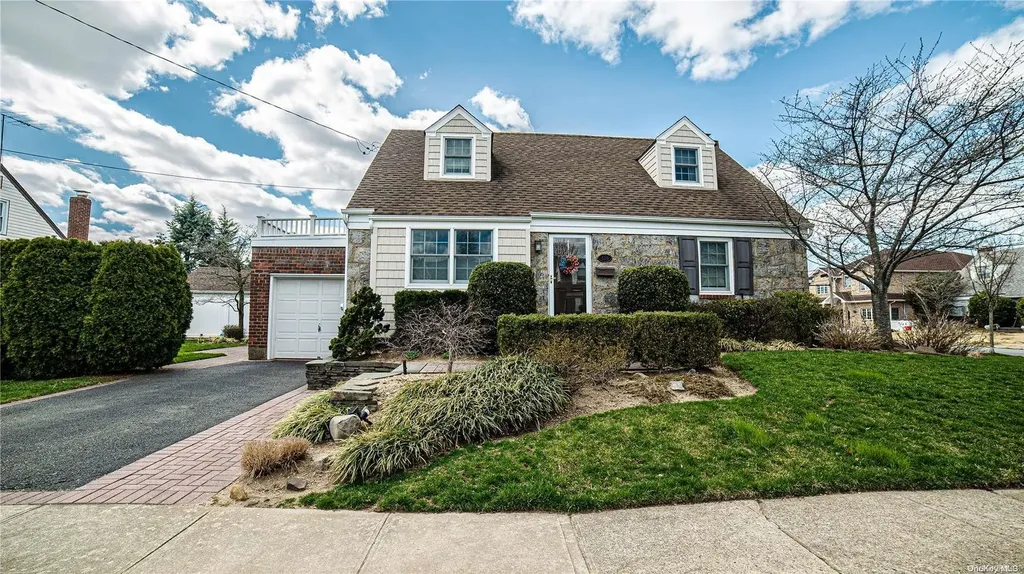 489 Argyle Road Mineola NY 11501