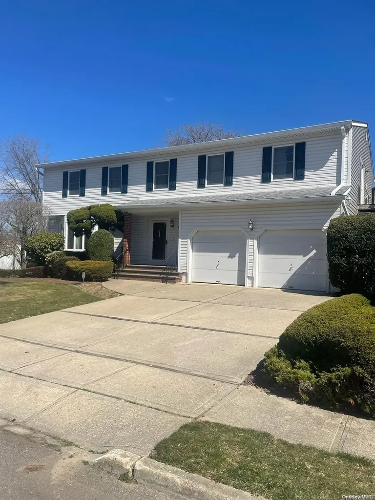 456 S 14th Street Lindenhurst NY 11757