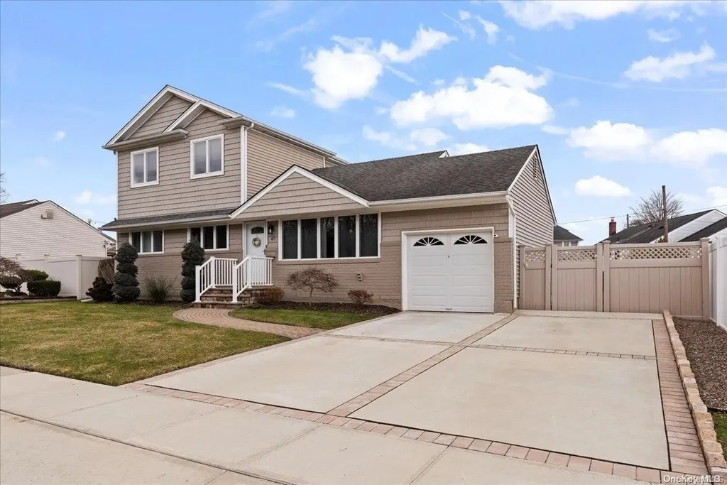 47 Colonial Road Old Bethpage NY 11804