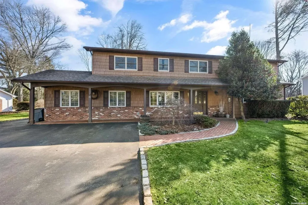 32 Delmar Lane Commack NY 11725