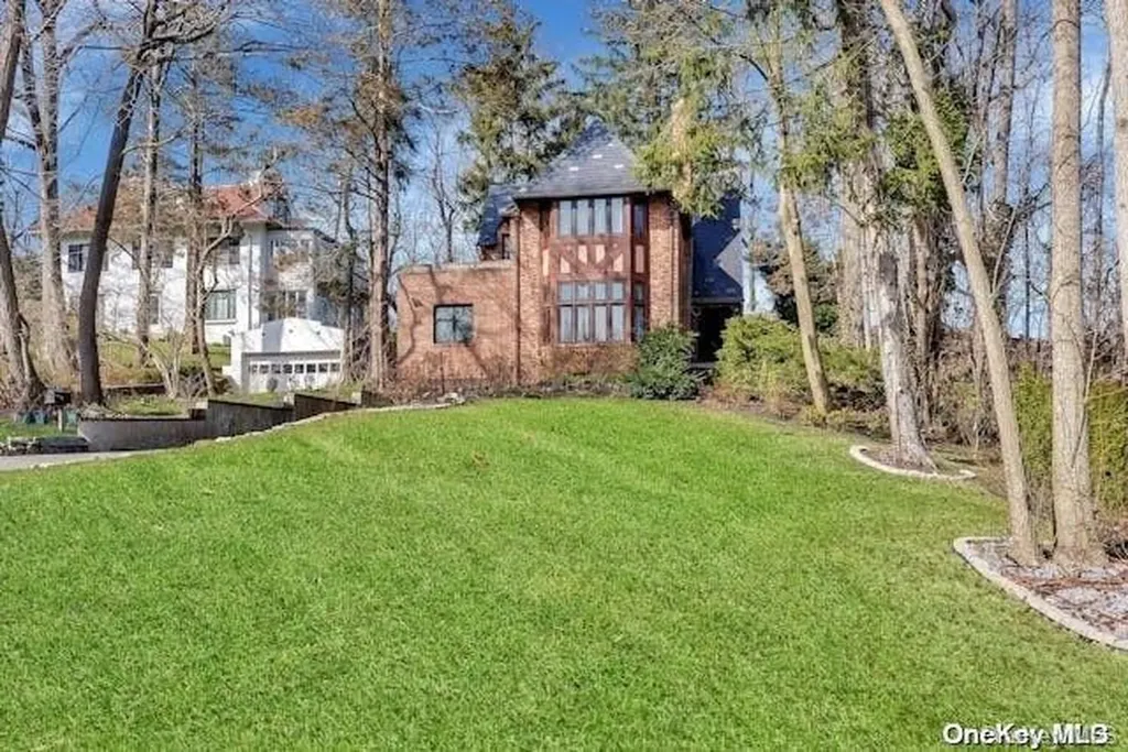 91 Arleigh Road Great Neck NY 11021