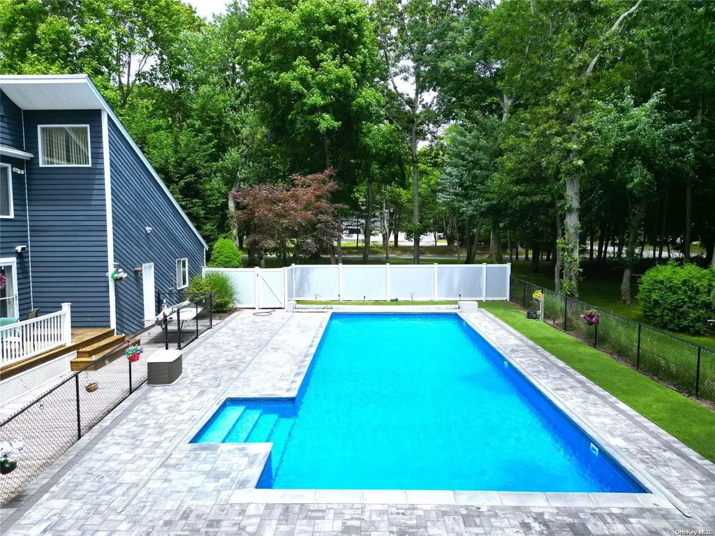 18 Inlet View Path East Moriches NY 11940