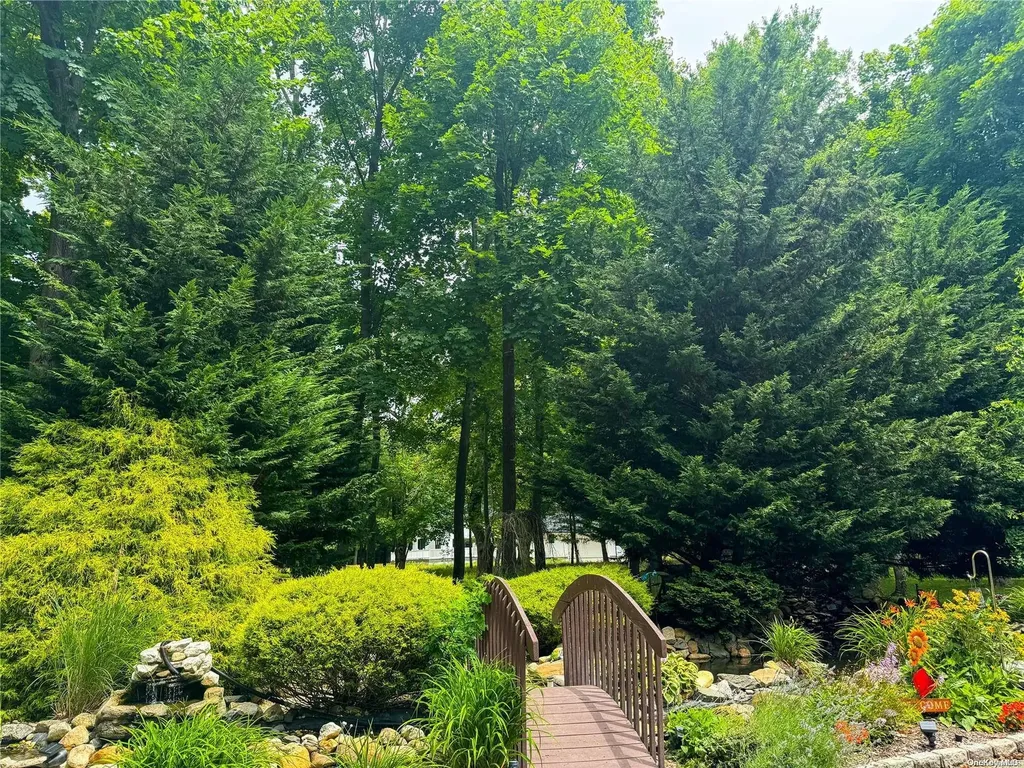 18 Inlet View Path East Moriches NY 11940