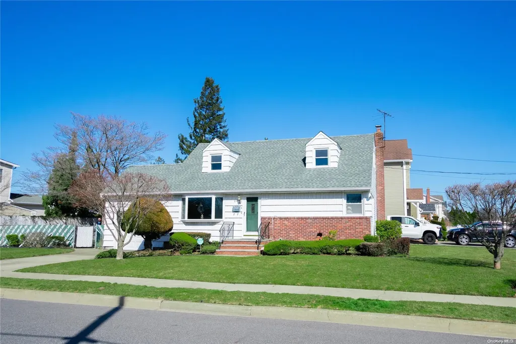28 Byron Street Bethpage NY 11714