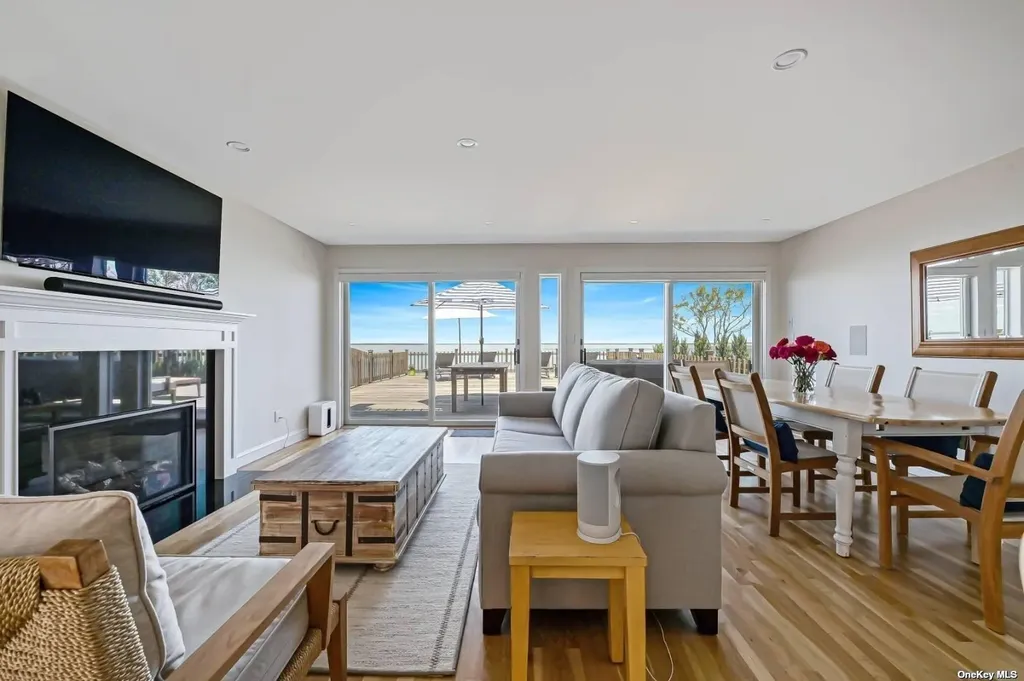 23A Oakhurst Hampton Bays NY 11946
