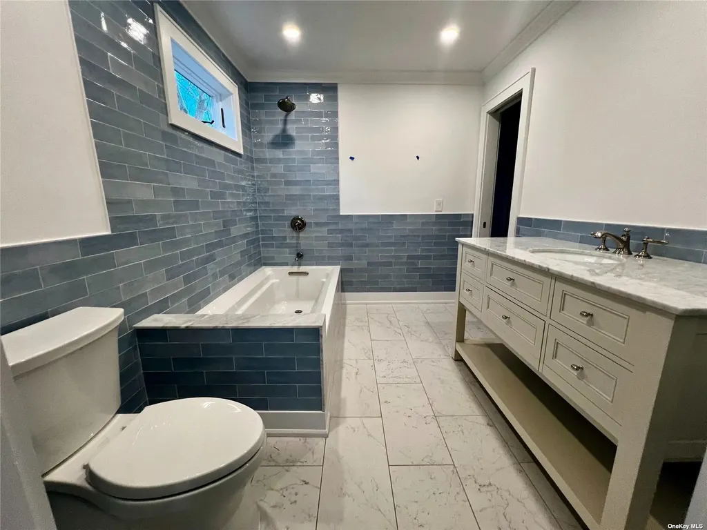 23A Oakhurst Hampton Bays NY 11946